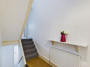 stairs and hallway enterance- click for photo gallery